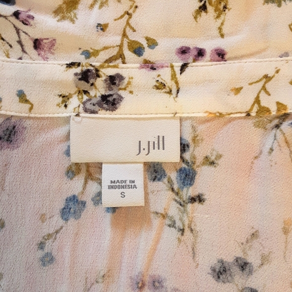 J. Jill Floral Empire Waist Blouse with MOP Buttons - Picture 6 of 7